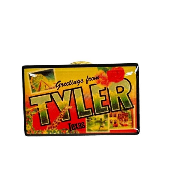 Tyler Texas Resin Lapel Pin Red Rose 1" Greetings From Postcard Style - Picture 2 of 5